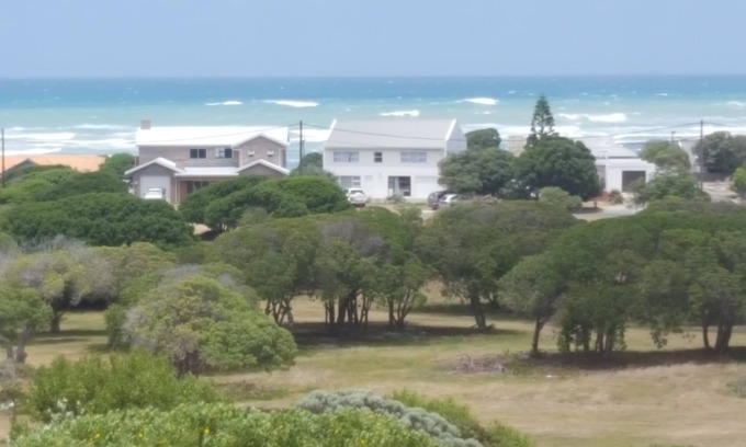 L'Agulhas House | Breeze in