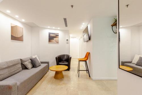 Kerem HaTeimanim Apartment | BreezHouse Jonah Beach 10 BR Underground Apartment
