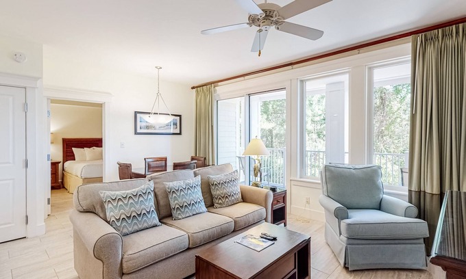 Baytowne Wharf Condo | Breezy, 1st-floor resort condo with balcony, AC, pools, tennis, & golf