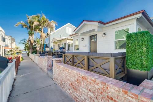 Mission Beach House | Breezy Bayside Cottage