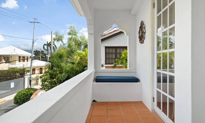 Parque Apartment | Breezy beach apt, steps to the sand! Full AC + Generator