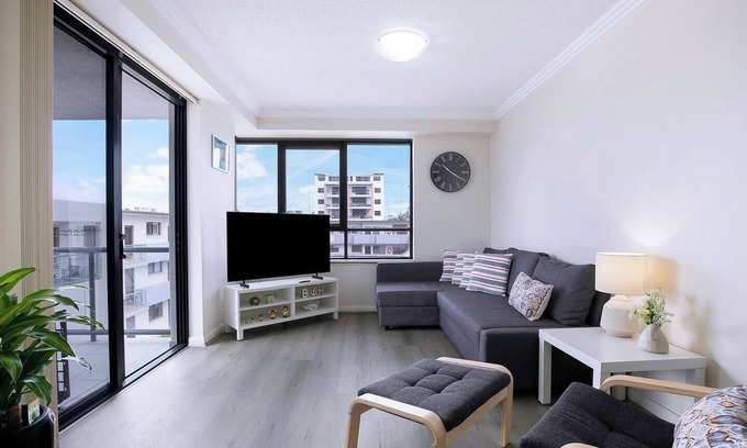 Southport Apartment | Breezy Beachside Enjoy Outdoor Fun and Relaxation