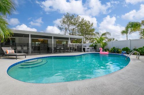 Harbor Hills House | Breezy Blue-Pool Hot Tub Minutes to Beach Games