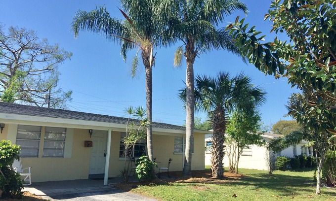 Tropic House | Breezy Cool Vacation Comfy House close to Beaches