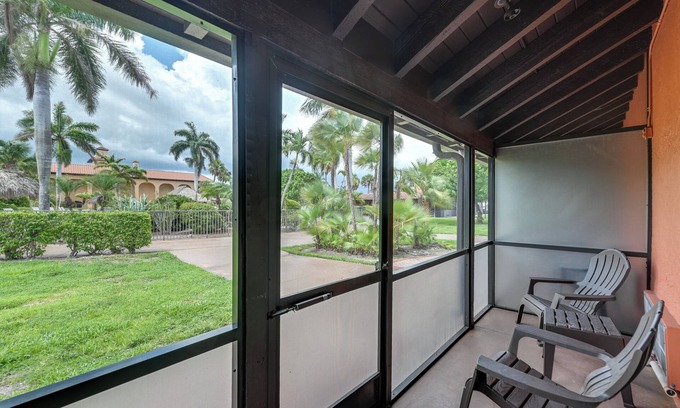 Naples Apartment | Breezy Naples Studio Condo w/Screened Porch!