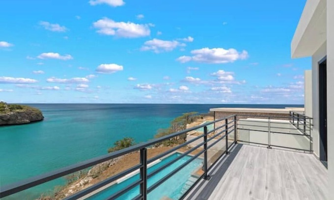 Lagun Apartment | Breezy Oceanview Studio with Pool