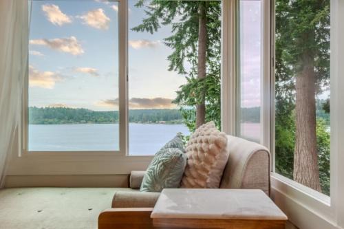 Rollingbay House | Bremerton Waterfront Cottage