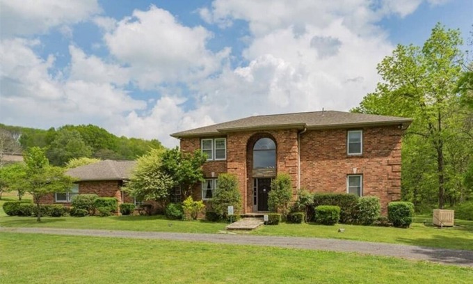 Goodlettsville House | Brenda Lee History 4BR Retreat | Pool, Hot Tub