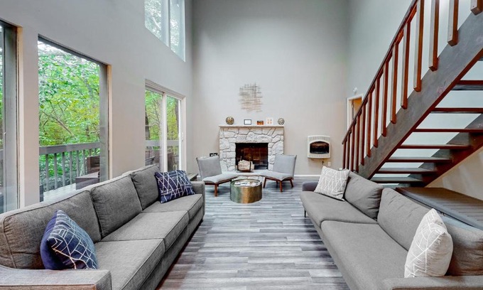 East Stroudsburg House | Brentwood Burrow