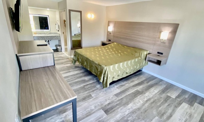 Suffolk Hotel | Brentwood Inn & Suites