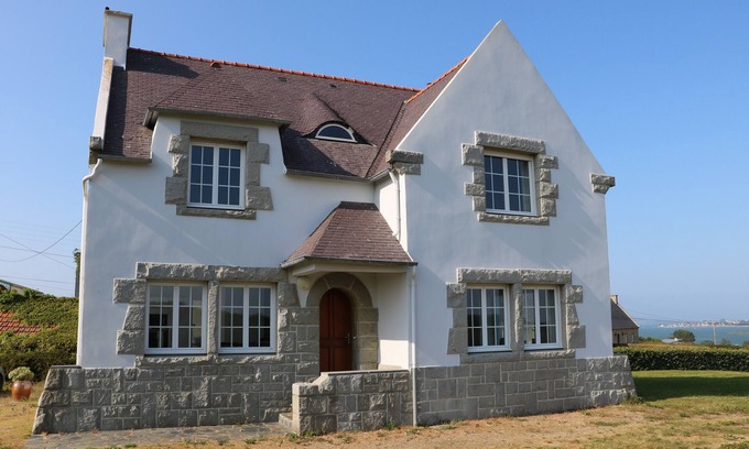 Saint-Pol-de-Leon House | Bretagne - Maison Entre Terre et Mer, Rénovée Avec Goût, Spacieuse, vue sur mer