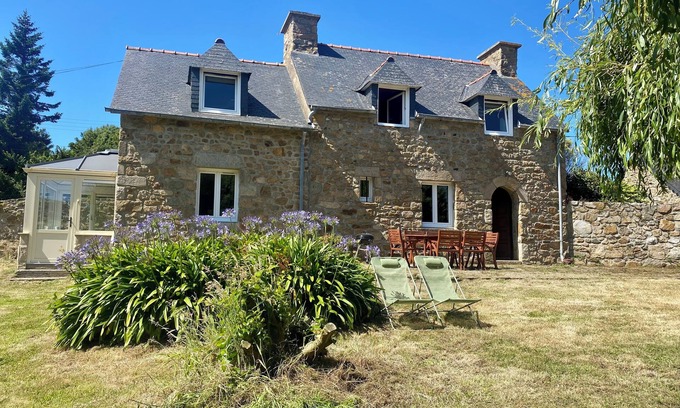Lanmodez House | Breton family farmhouse 5 minutes from the sea on foot - calm, nature, authenticity