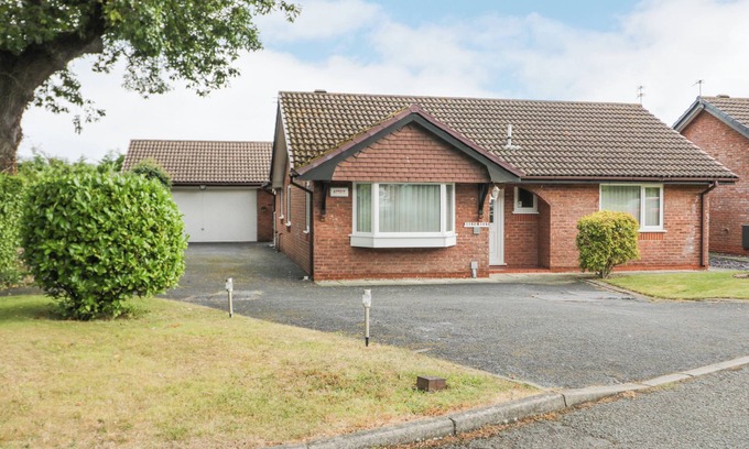 Rhyd-y-foel Cottage | BREVE REST, with a garden in Abergele