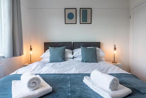 Caversham Apartment | Briants, Spacious Home-from-Home, Free Parking & Secure Garden