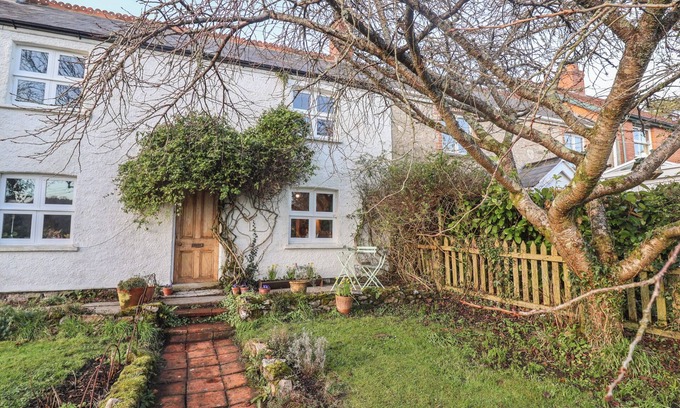 Winsham Cottage | BRIAR ORCHARD ANNEX, romantic, character holiday cottage in Winsham