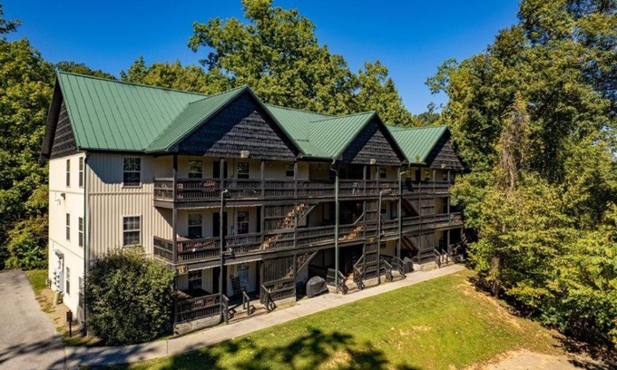 Pigeon Forge Apartment | Briarstone Lodge Condo 13E