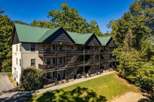 Pigeon Forge Apartment | Briarstone Lodge Condo 13C