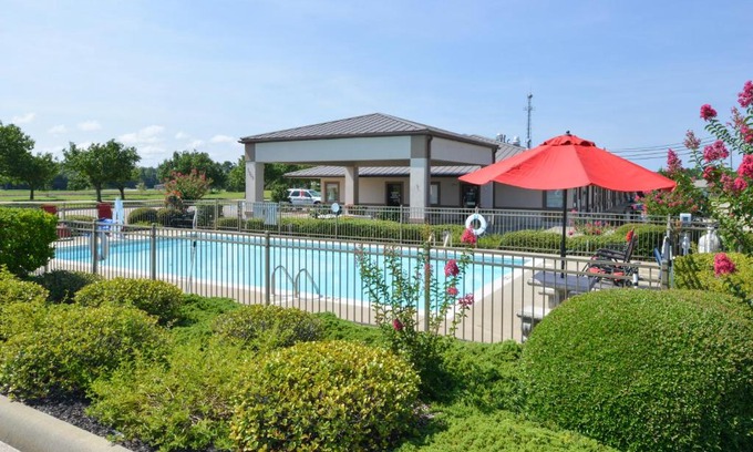 Geneva Hotel | Briarwood Inn Of Geneva