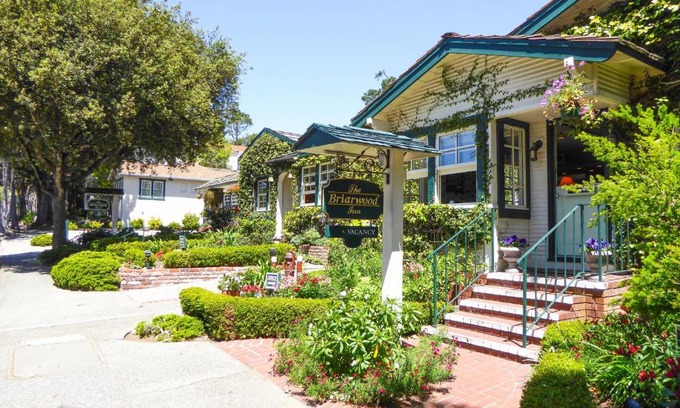 Northwest Carmel Hotel | Briarwood Inn