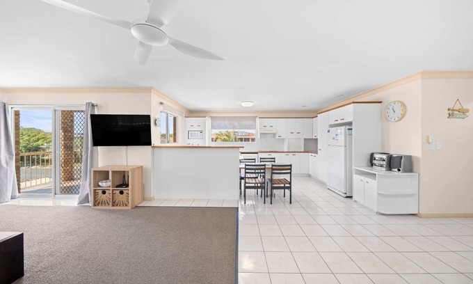 Bellara Apartment | Bribie Island - 4bed Spacious Conjoined Unit