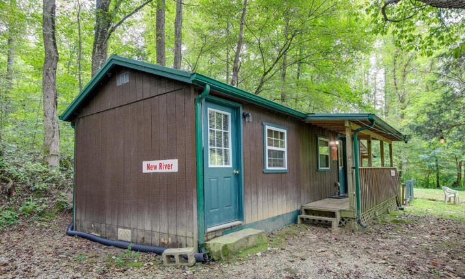 Briceville House | Briceville Cabin with River Access and Mountain Views!