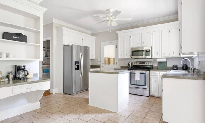 Lexington Apartment | Brick Bliss on Broadreach | 4BR 3.5BA