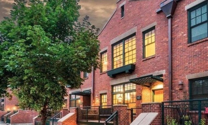 Southern Crossing Apartment | Brick Brownstone Living in the most desired neighborhood in Bend.
