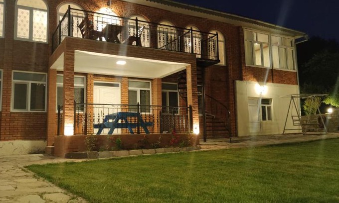 Lahich Villa | Brick House