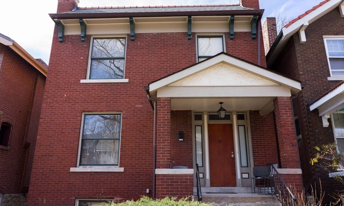 St. Louis House | BRICK HOUSE BY FOREST PARK/WASH U