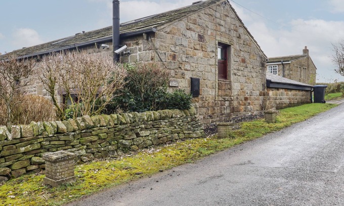 Otley Cottage | BRIDE CROSS GRANARY, romantic, character holiday cottage in Otley