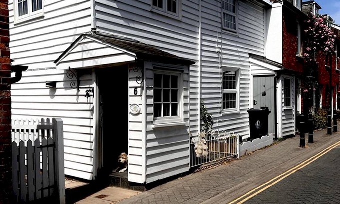 Tenterden House | Bridewell Cottage in the heart of Tenterden - Pass The Keys