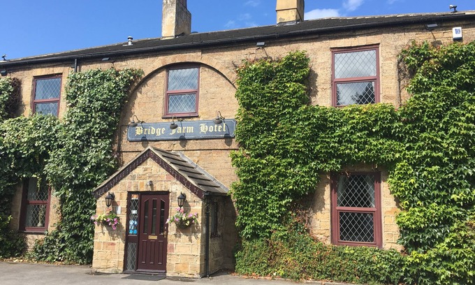 Oulton House | Bridge Farm Hotel