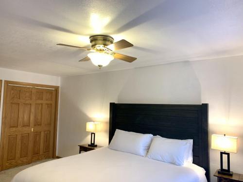 Tomahawk House | Bridge Inn Tomahawk - Suite 101, Kitchen, 1 Kind Size Bed, 2 Futons, Walkout, River View