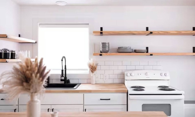 John Ball Park Apartment | Bridge St Beauty, Brunch & Bars [2 Beds 1 Bath]