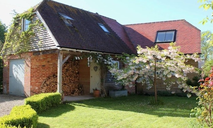 Bishopstone Cottage | BRIDGE STUDIO, pet friendly, with open fire in Broad Chalke