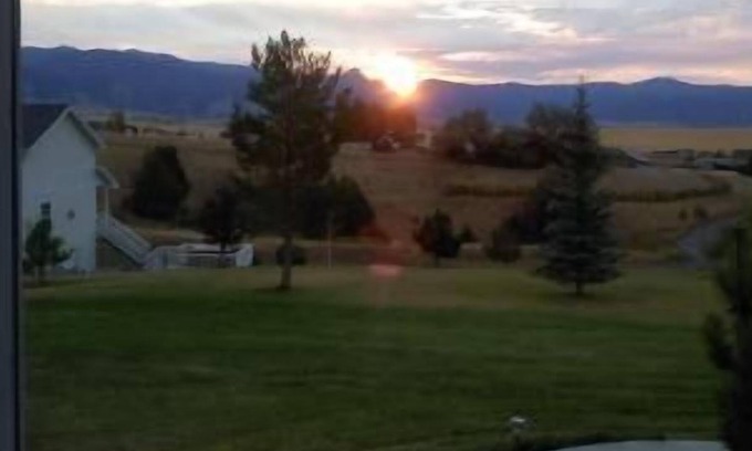 Belgrade House | Bridger View Bungalow hot tub under the stars