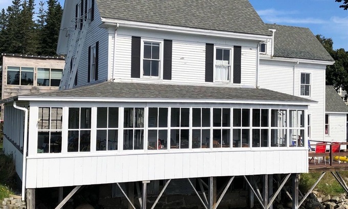 Vinalhaven House | Bridgeside Inn on peaceful Vinalhaven Island, Maine