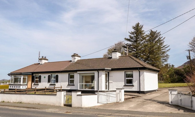 Kerrykeel Cottage | BRIDGETOWN COTTAGE, pet friendly in Kerrykeel, County Donegal
