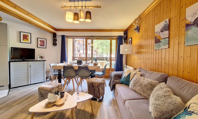 Saint-Martin-de-Belleville Apartment | Bright Apartment Near Slopes · Balcony · Sleeps 6