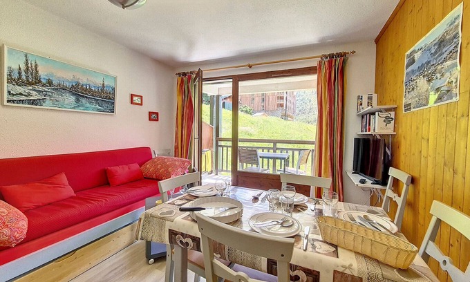 Saint-Martin-de-Belleville Apartment | Bright Apartment · Near Ski Lifts · Balcony with Mountain Views