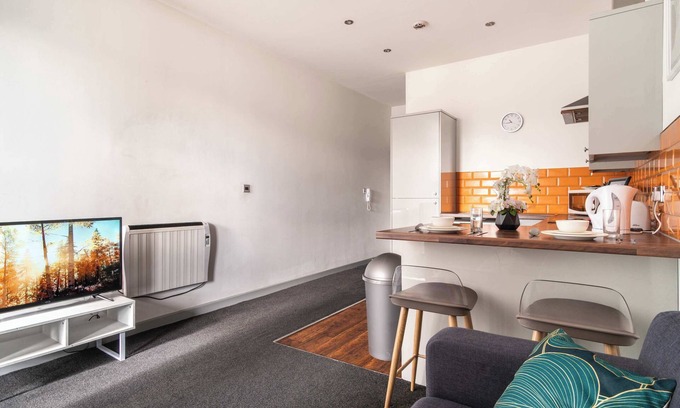 Blackburn Apartment | Bright 1 Bed Apartment in Central Blackburn