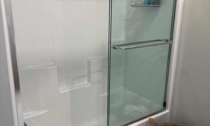 Bellingham House | Bright 1 Bedroom with Private bathroom