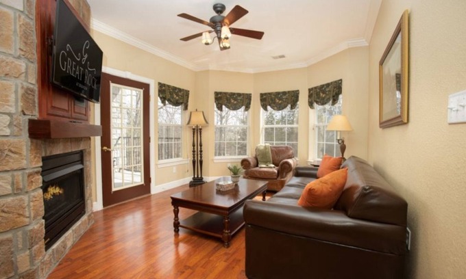 Branson Hotel | Bright 1BR Oasis at Great Rock Resort