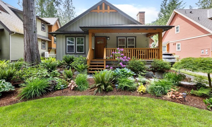 Lindell Beach Cottage | Bright 2 Bedroom Cottage Near Cultus Lake with Resort Like Amenities