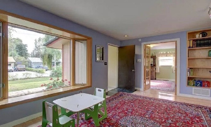 Turnagain House | Bright 2-Bedroom Home 5 min to Airport, Walk/Ski to Inlet, Parks & Coastal Trail