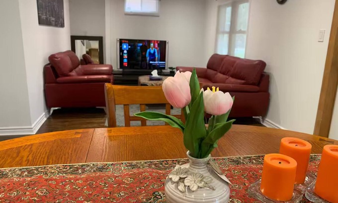 Newmarket House | Bright 2-bedroom walkout with everything you need
