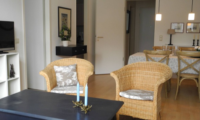 Radeberger Vorstadt Apartment | Bright 2 room apartment on the Elbe, close to the city, garage, excellent infrastructure, shared terrace