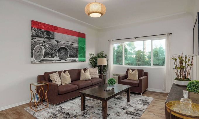 Los Angeles Apartment | Bright 2BD - Walking Distance to Great Food