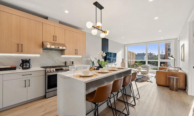 Tri-Taylor Apartment | Bright 2Bed 2Bath in Brand New Pilsen Development