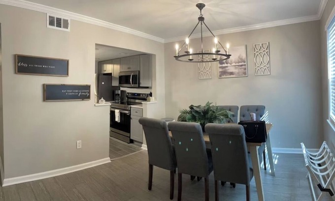 Palmetto Dunes Cottage | Bright 2BR Townhome Pool & Beach Minutes Away